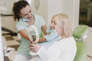 Cuidados postoperatorios de carillas dentales